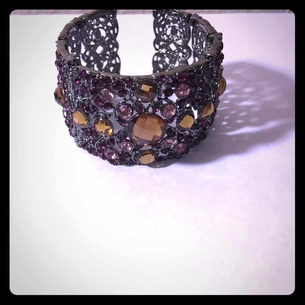 Cuff. Multi colored.